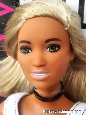 2018 Fashionistas #111 Barbie FXL51