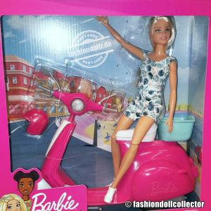2018 Barbie & Scooter / Roller GBK85