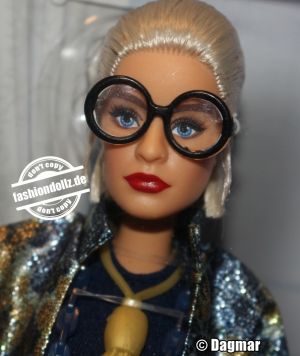 2018 Barbie styled by Iris Apfel    #FWJ28
