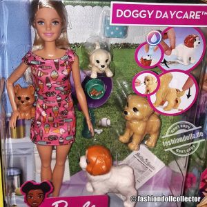 2018 Doggy Daycare / Hundesitterin Barbie  FXH08