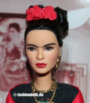 2018 Inspiring Women - Frida Kahlo Barbie #        FJH65