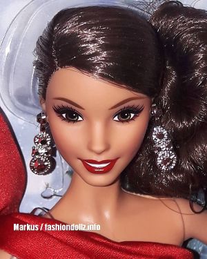 2019 Holiday Barbie, brunette FXF03