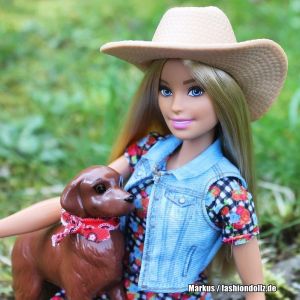 2019 Sweet Orchard Farm Barbie, Truck & Dog GFF52