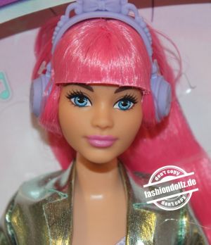 2020 Barbie: Princess Adventure -   Daisy  #GML77