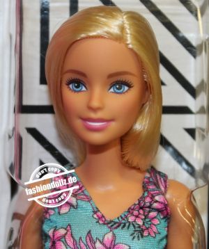 2020 Fashionistas Ultimate Closet Barbie Playset #GBK12
