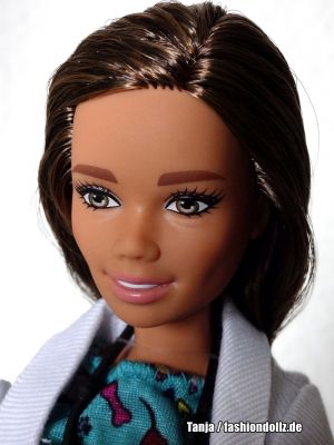 2020 You can be anything - Pet Vet Barbie GJL63
