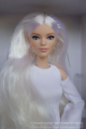 2021 Barbie Looks GXB28, Model #6