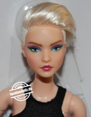 2021 Barbie Looks         HCB78, Model #9 (Andra)