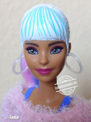 2021 Color Reveal Barbie Advent Calendar     HBT74