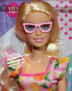 2021 Fashionistas Barbie #181  HBV15