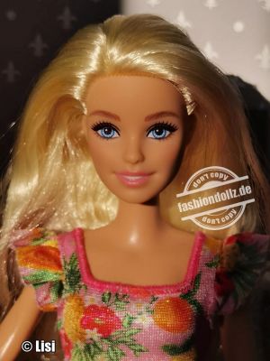 2021 Fashionistas Barbie #181 HBV15