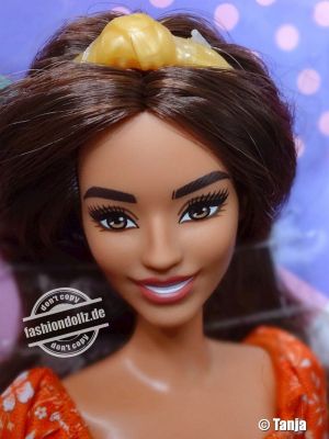 2021 Fashionistas Barbie #182   HBV16