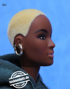 2021 Kith Barbie    FXF28 