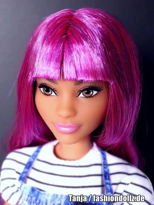 2021 Salon Stylist Barbie GTW36