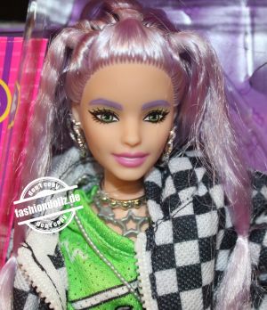2022 Barbie Extra No. 18    #HHN10
