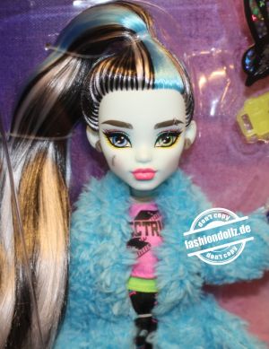 2022 Monster High - Creepover Party - Frankie Stein #  HKY68   