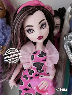 2022 Monster High - Draculaura - Budget Doll #HKY74