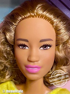2022 Rainbow Fashion Barbie Set, yellow HKX68