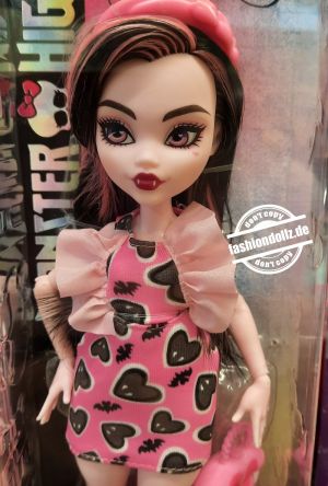 2022 Monster High - Draculaura - Budget Doll #HKY74