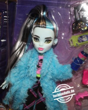 2022 Monster High - Creepover Party - Frankie Stein #   HKY68