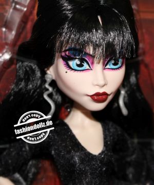 2023 Monster High - Elvira Misstress of the Darkness #    HLP89