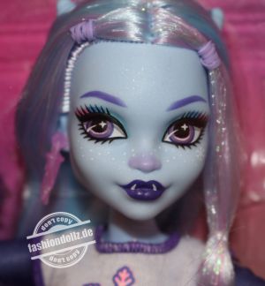 2023 Monster High - Generation 3 - Abbey Bominable #HNF64