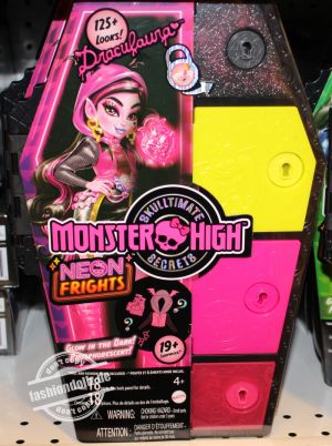 2023 Monster High - Skulltimate Secrets Neon Frights Draculaura