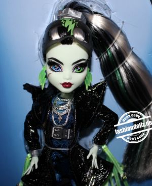 2023 Monster High Haunt Couture - Midnight Runway Frankie Stein #   HKY81