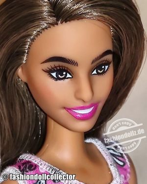 2023 Standard Fashion Barbie #HRH09