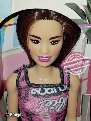 2023 Standard Fashion Barbie #HRH10.