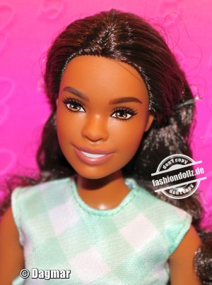 2025 Fashionistas #240 Barbie HYT96