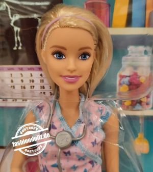 2019 You can be anything - Nurse Barbie DVF57