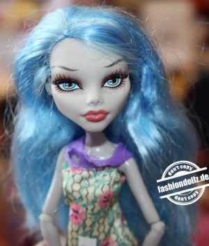 2011 Monster High - Dead Tired Ghoulia Yelps #V7973