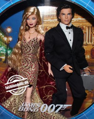 2002 James Bond 007 Ken and Barbie Giftset B0150
