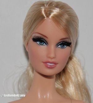 2013 The Barbie Look - City Shopper X8258
