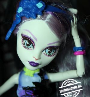 2014 Monster High Gloom and Bloom Catrine DeMew #CDC08