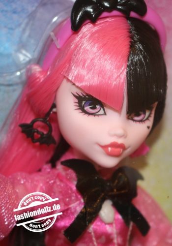 Draculaura Reboot, Monster High Dolls by Mattel