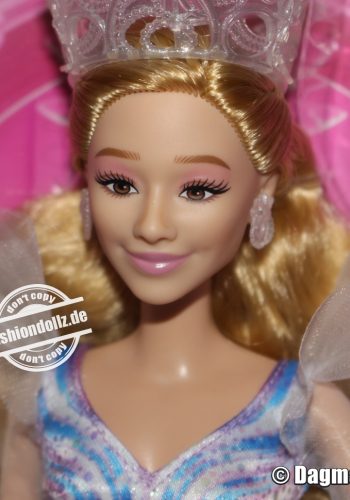 ⭐️ 2025 Ariana Grande as Glinda in Wicked II #JFM13