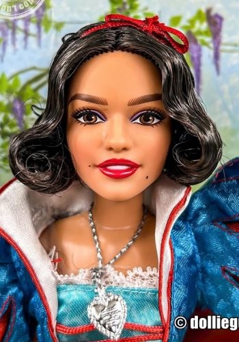 ⭐️ 2025    Rachel Zegler as Snow White